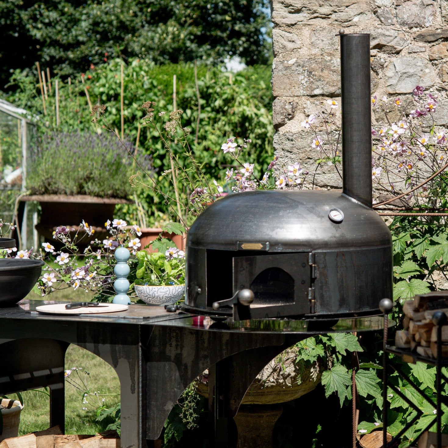 Complete outdoor kitchen with dome oven (10150373687489)