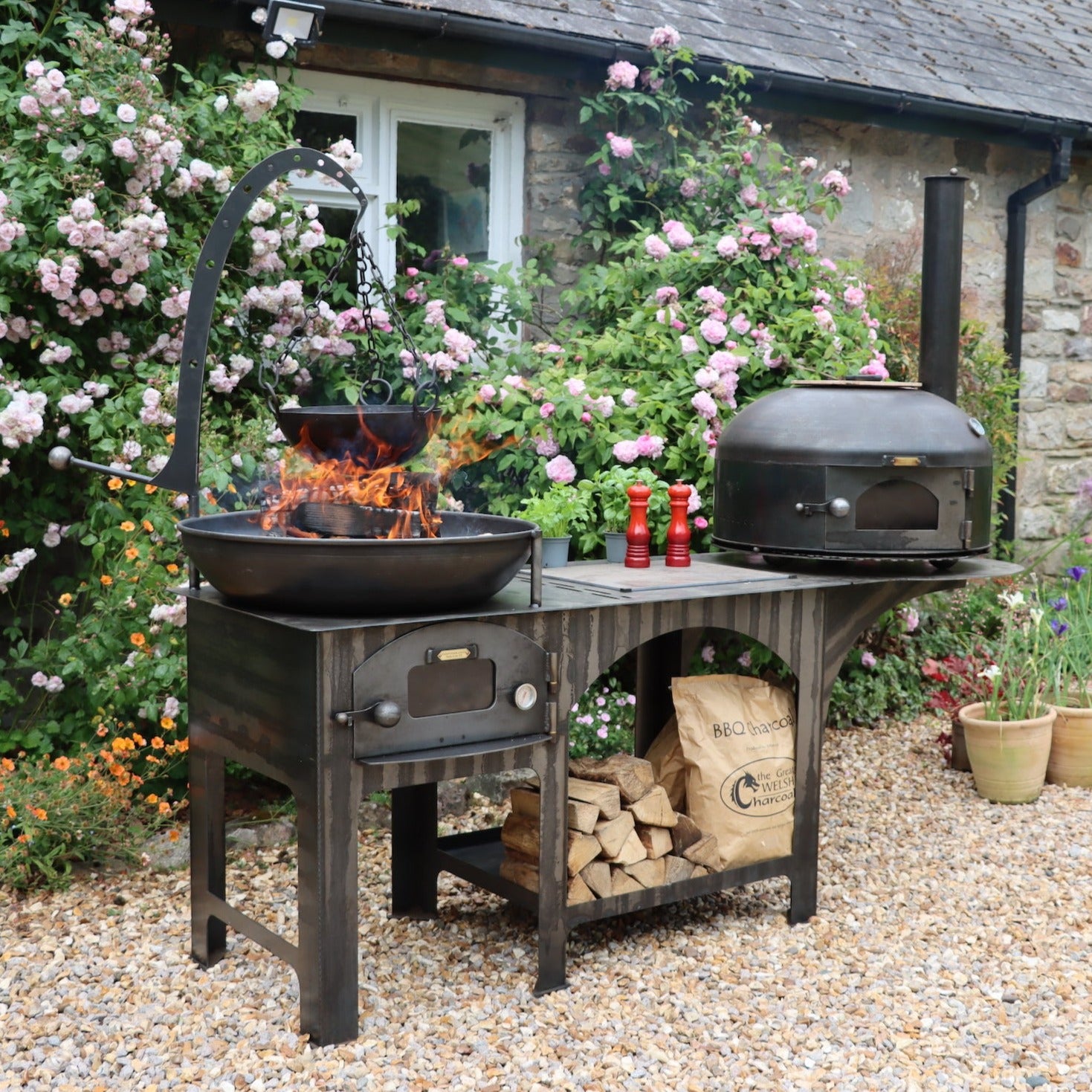 Complete outdoor kitchen with dome oven (10150373687489)