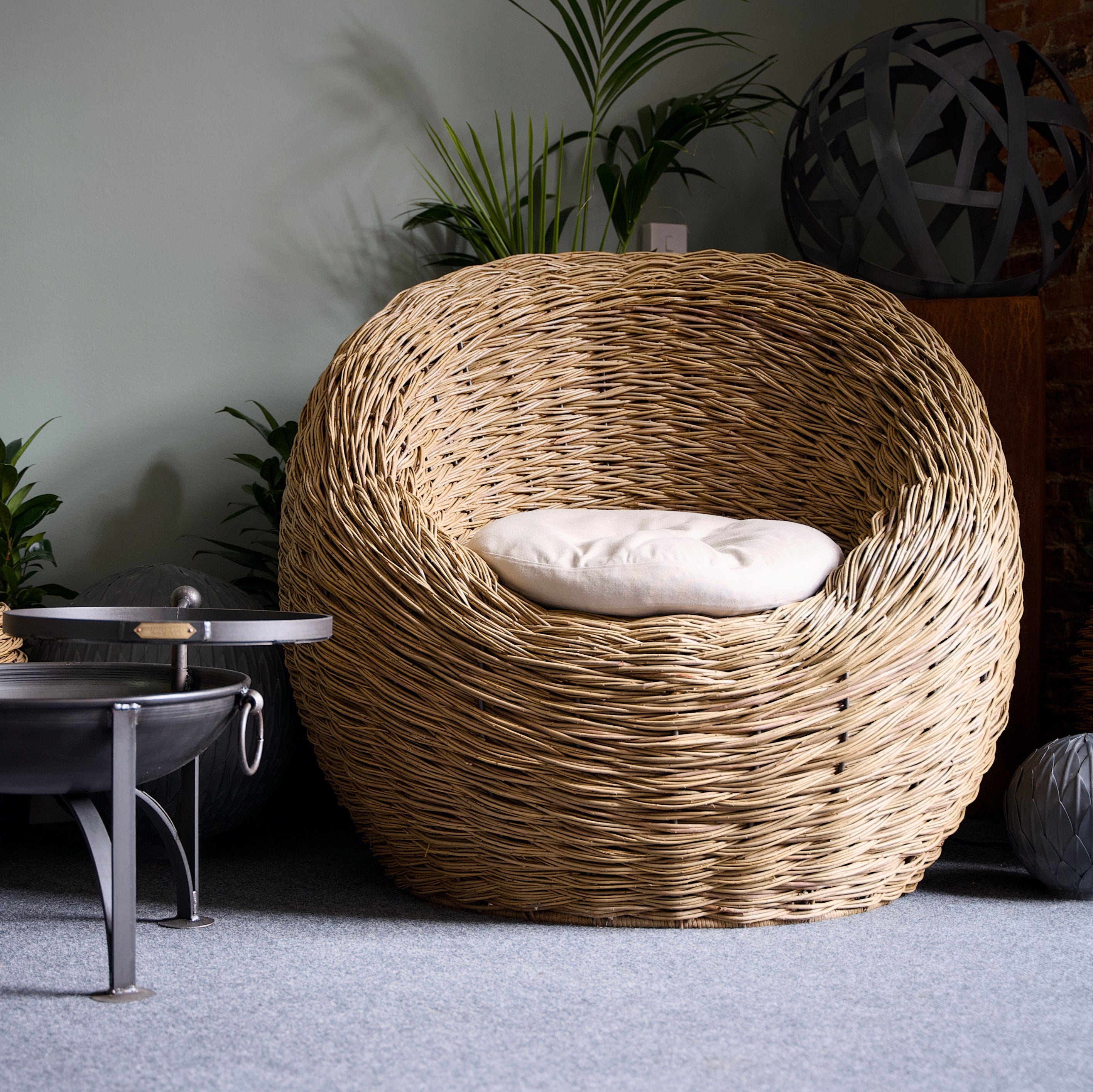 Sofas & Chairs