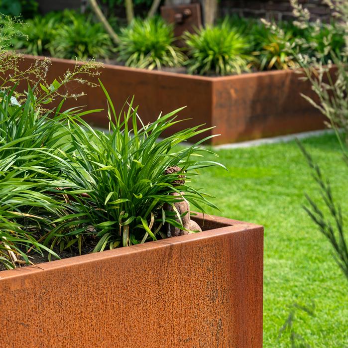 Planters & Pots
